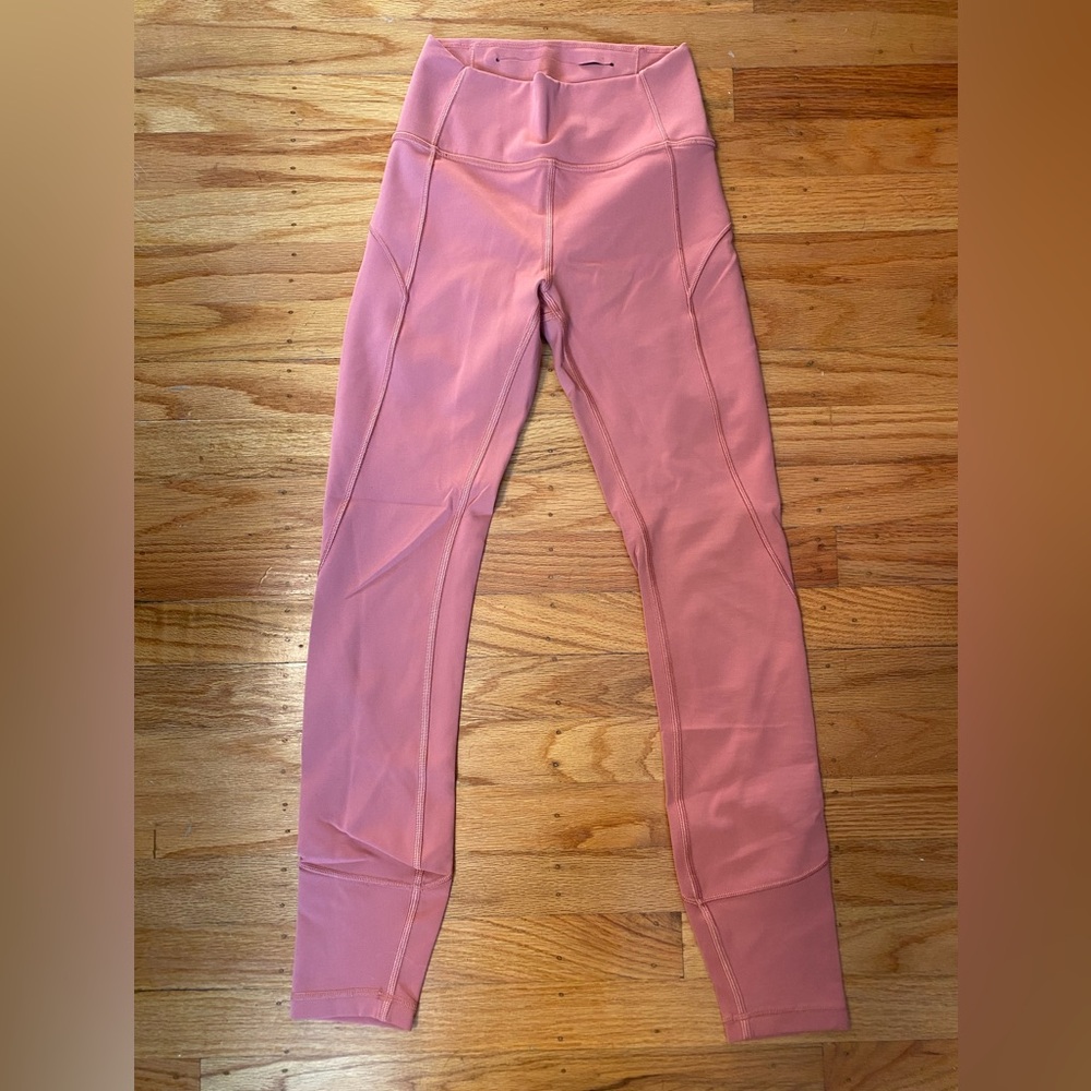 Lululemon Ladies Leggings in Pink. Size 2
